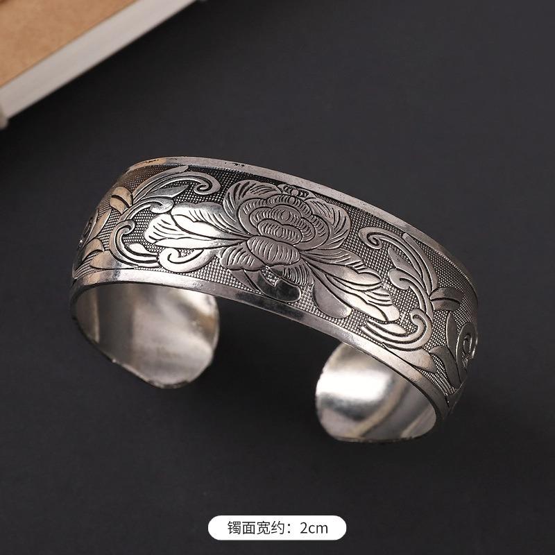 Miao Silver Bracelet Women s Retro Wide Face Bracelet Personality Xizang Exotic Antique Bracelet Arm Ring
Miao Silver Bracelet Women s Retro Wide Face Bracelet Personality Xizang Exotic Antique Bracelet Arm Ring