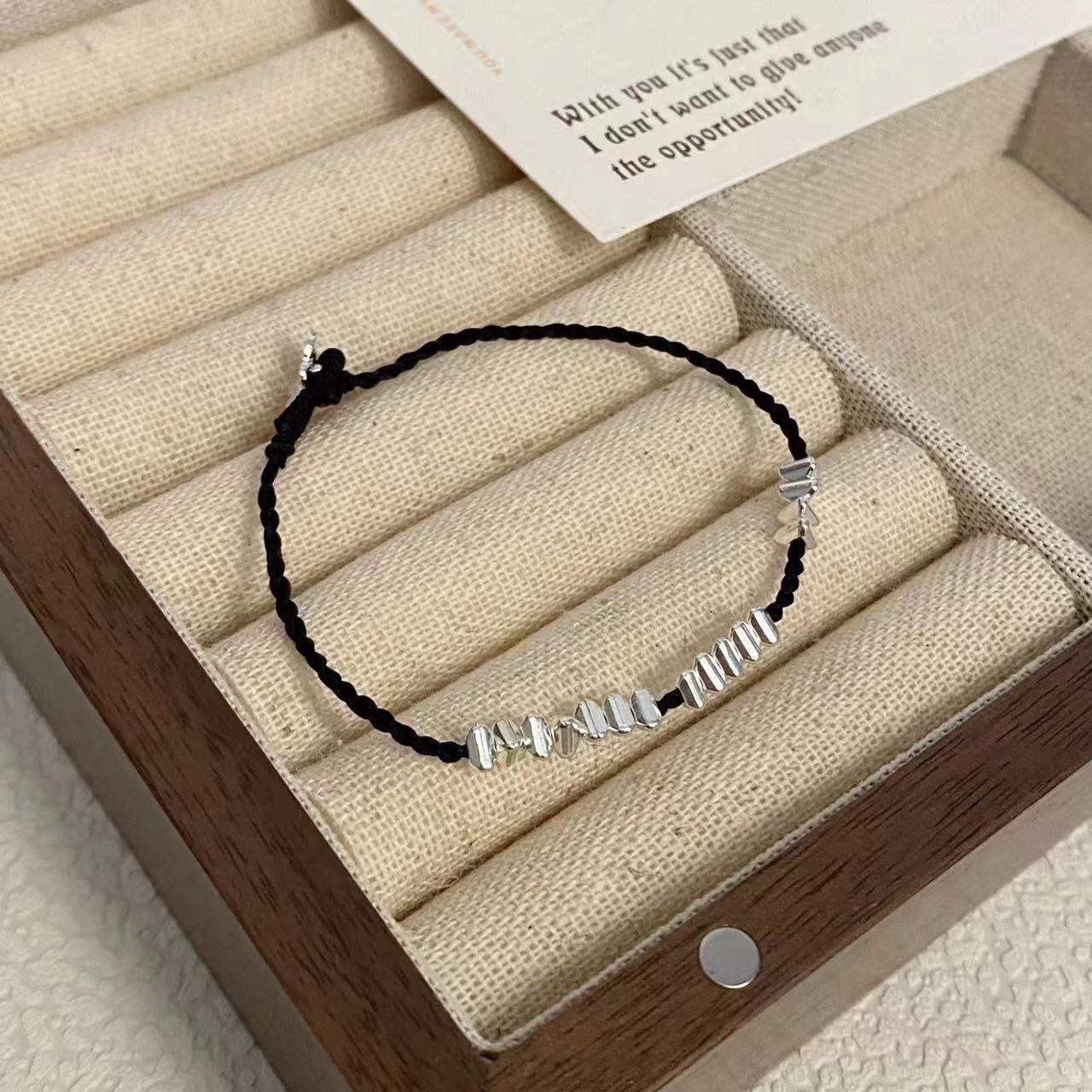 Модный плетеный браслет с бабочкой, серебряный браслет с треугольными бусинами, простые женские украшения
Модный плетеный браслет с бабочкой, серебряный браслет с треугольными бусинами, простые женские украшения