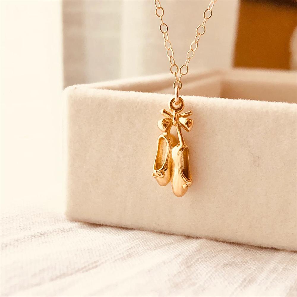 Dancing Girl Bow Dance Shoes Necklace Ballet Girl Pendant Cute Wind Valentine S Day Gift Collarbone Chain золотой
Dancing Girl Bow Dance Shoes Necklace Ballet Girl Pendant Cute Wind Valentine S Day Gift Collarbone Chain золотой