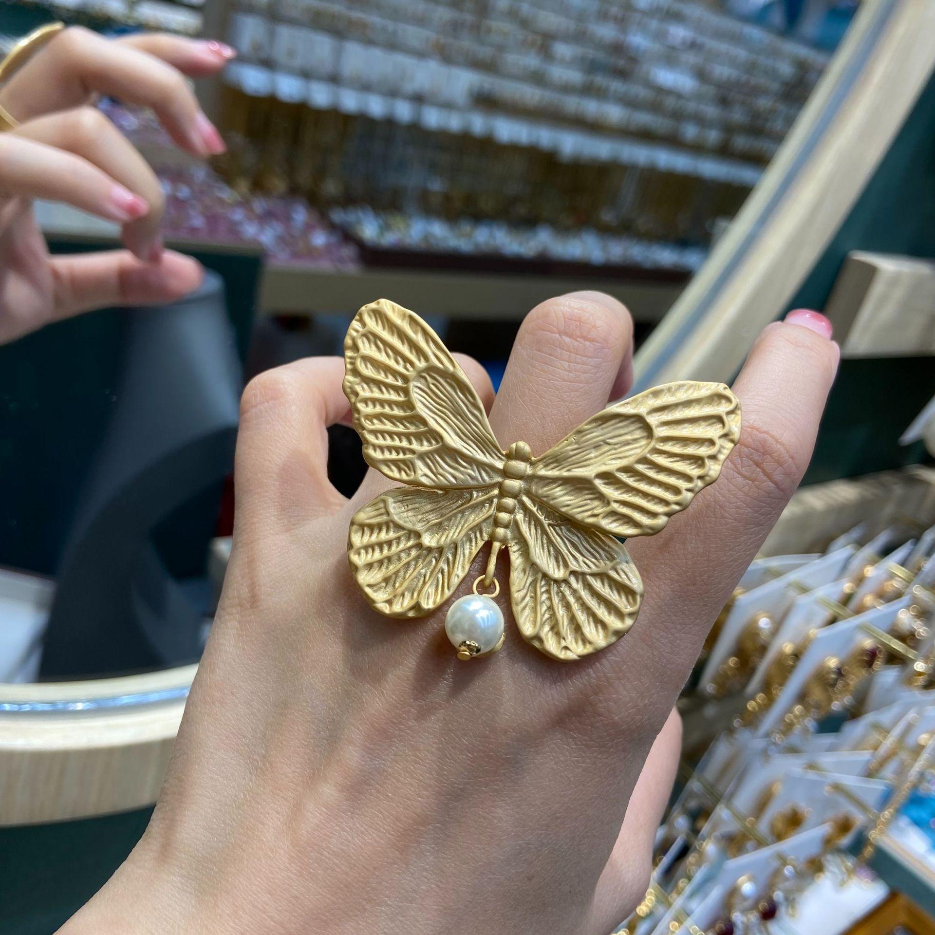 Di S Same Golden Smart Butterfly Necklace Trendy Brand Butterfly Earrings Ring Women S Light Luxury French Jewelry
Di S Same Golden Smart Butterfly Necklace Trendy Brand Butterfly Earrings Ring Women S Light Luxury French Jewelry