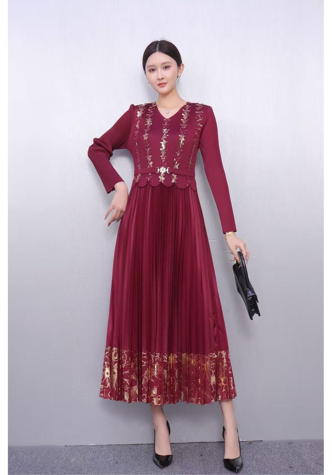 Elegant Plus Size Pleated Faux Two-Piece Dress with Hot Stamping One Size (80/160 kg)
Elegant Plus Size Pleated Faux Two-Piece Dress with Hot Stamping One Size (80/160 kg)