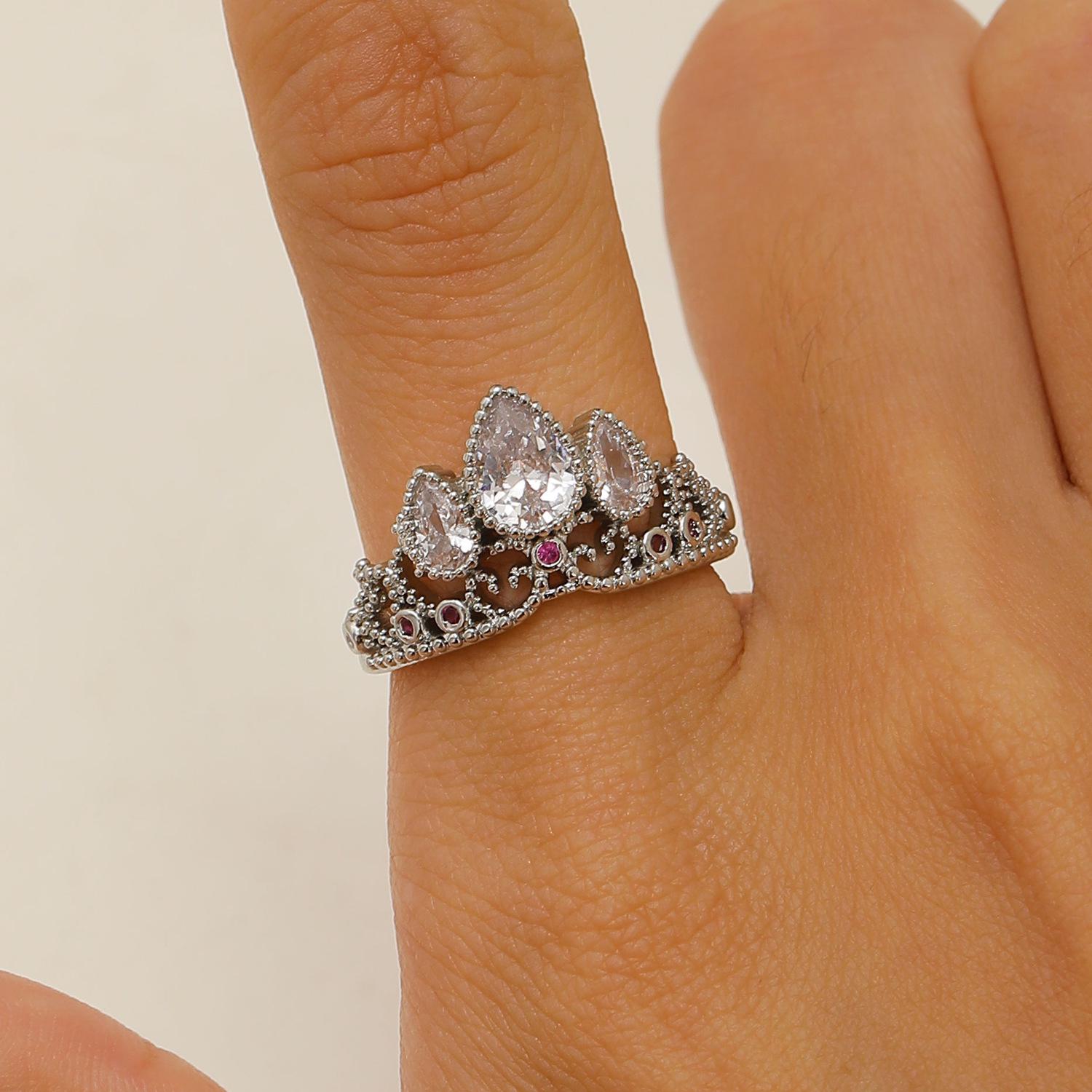 European Crystal Zirconia Crown Ring for Women, Adjustable High-End Hollow Design
European Crystal Zirconia Crown Ring for Women, Adjustable High-End Hollow Design