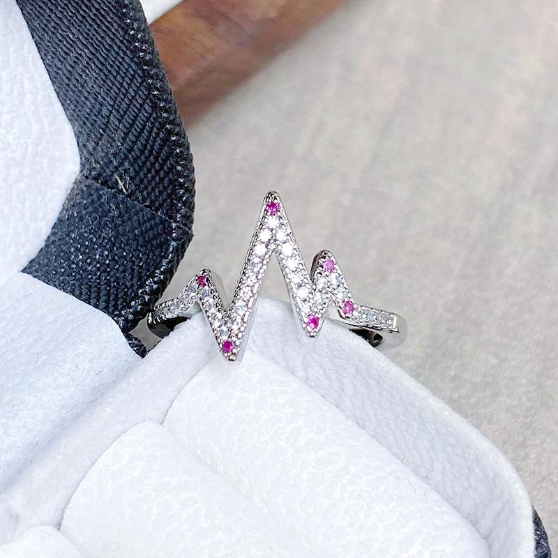 Leaf Electrocardiogram Full Of Diamonds Zir*****Pening Ring Temperament Niche Design Light Luxury High Sense Stacking Wearing Personality Ring Adjustable opening
Leaf Electrocardiogram Full Of Diamonds Zir*****Pening Ring Temperament Niche Design Light Luxury High Sense Stacking Wearing Personality Ring Adjustable opening