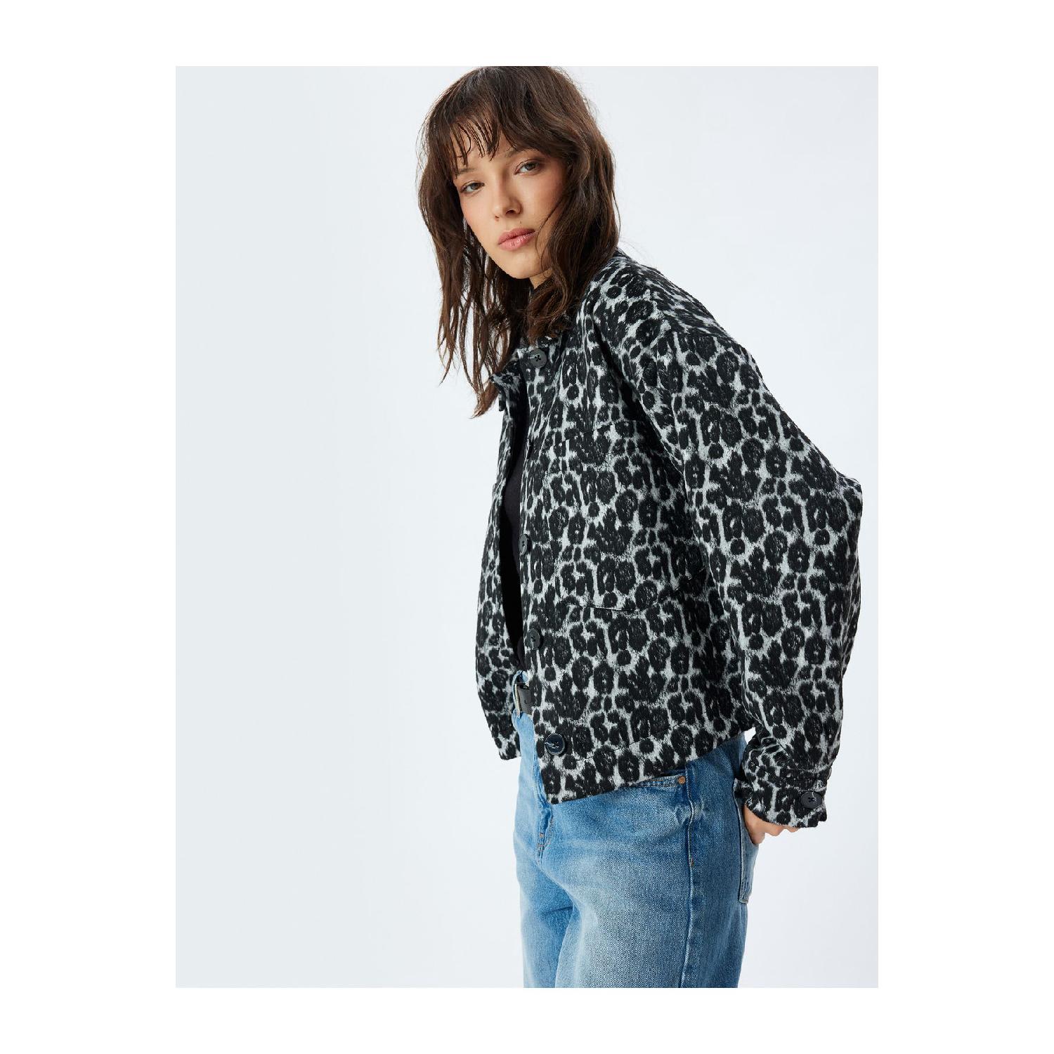 Рубашка с леопардовым узором Куртка с карманами на пуговицах 38 серый
Рубашка с леопардовым узором Куртка с карманами на пуговицах 38 серый