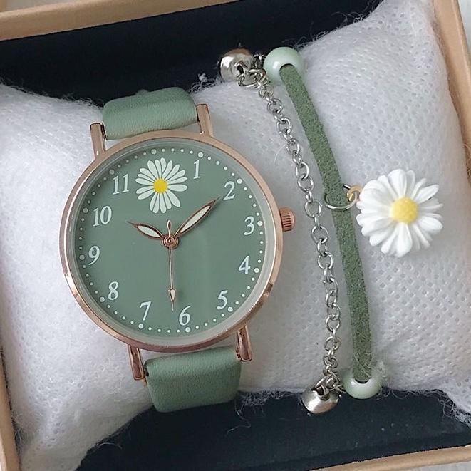 Ready StockJam Tangan Perempuan Jam tangan Wanita Корейская мода Little Daisy Watch Кожаные часы Женские часы Студенческие часы Женские
Ready StockJam Tangan Perempuan Jam tangan Wanita Корейская мода Little Daisy Watch Кожаные часы Женские часы Студенческие часы Женские