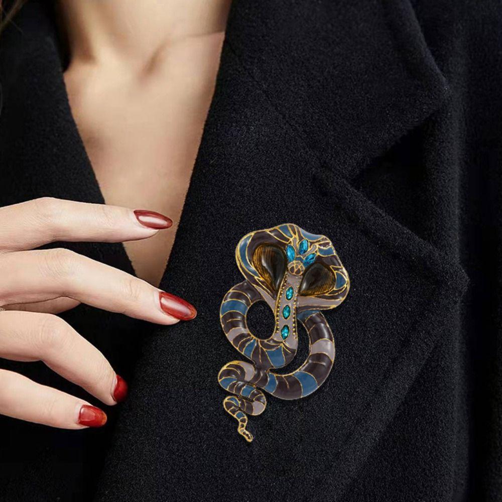 Light Luxury Rhinestone Snake Brooches Animal Snake Lapel Pin Badges Zodiac Snake Brooch Office циан
Light Luxury Rhinestone Snake Brooches Animal Snake Lapel Pin Badges Zodiac Snake Brooch Office циан