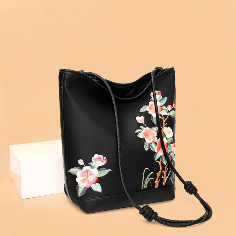 Literary embroidery advanced modeling soft durable fashion exquisite novel lightweight luxury commuter outdoor beach crossbody shoulder handbag
Literary embroidery advanced modeling soft durable fashion exquisite novel lightweight luxury commuter outdoor beach crossbody shoulder handbag