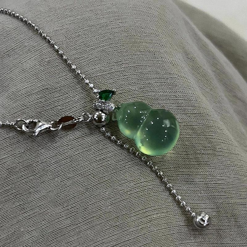 Fresh natural chalcedony ice seed green gourd necklace with adjustable light luxury diamonds inlay collar chain banquet jewelry серебряный
Fresh natural chalcedony ice seed green gourd necklace with adjustable light luxury diamonds inlay collar chain banquet jewelry серебряный