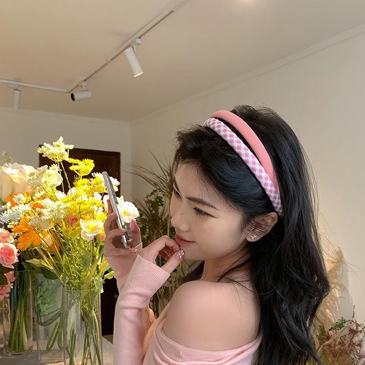 Dream-Seeking Girl s Plaid Hairband: 2023 Internet Celebrity Style, Versatile Thin Women s Hair Clip & Wash Face Headband.
Dream-Seeking Girl s Plaid Hairband: 2023 Internet Celebrity Style, Versatile Thin Women s Hair Clip & Wash Face Headband.