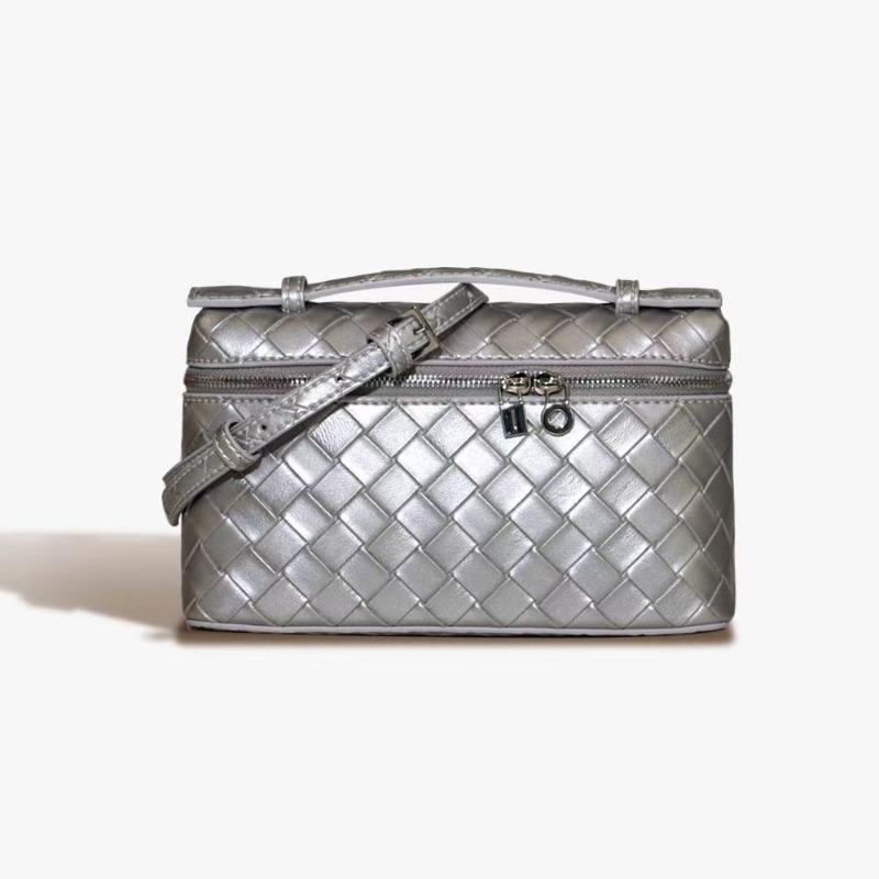 New woven small square bag women s portable box bag niche versatile messenger bag commuter shoulder bag simple fashion bag 19*6.5*12cm срібло сірий колір
New woven small square bag women s portable box bag niche versatile messenger bag commuter shoulder bag simple fashion bag 19*6.5*12cm срібло сірий колір