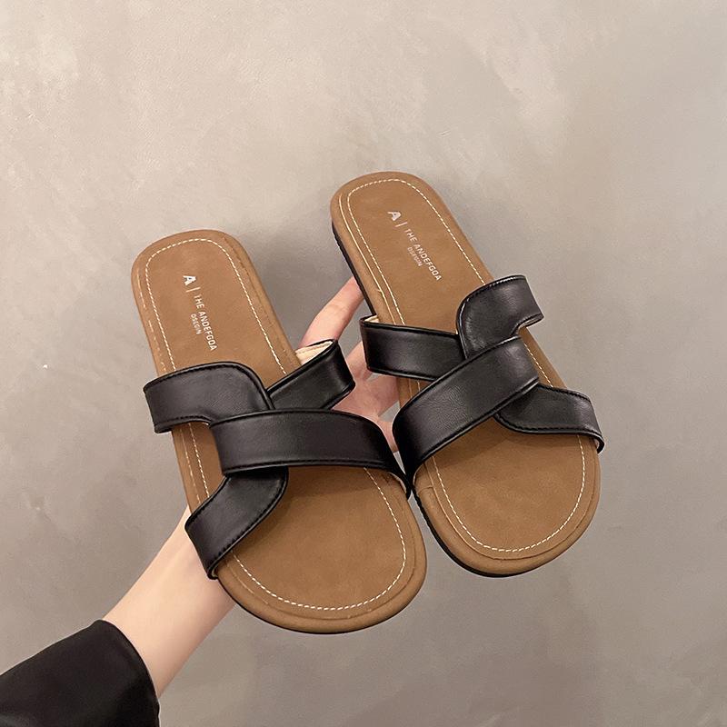 Cross-strapped slippers women s summer wear 2025 new retro style casual flat-bottomed beach non-slip sandals 35 чёрный
Cross-strapped slippers women s summer wear 2025 new retro style casual flat-bottomed beach non-slip sandals 35 чёрный