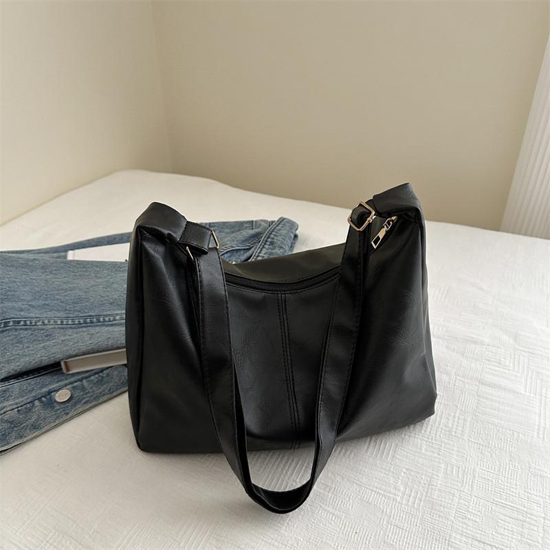 Trendy And Versatile Pu Tote Bag With High Capacity Suitable For Daily Use In Multiple Colors Black
Trendy And Versatile Pu Tote Bag With High Capacity Suitable For Daily Use In Multiple Colors Black