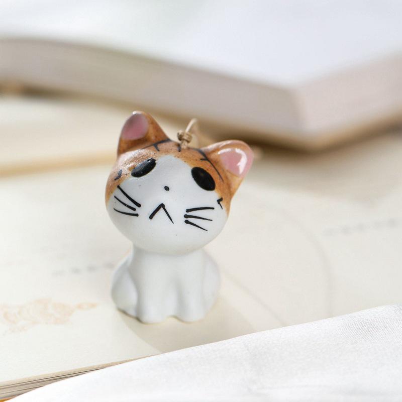 Керамический милый кот-сыр ветряной колокольчик: Японский и корейский стиль Теру Теру Бодзу, идеально подходит для студенток.
Керамический милый кот-сыр ветряной колокольчик: Японский и корейский стиль Теру Теру Бодзу, идеально подходит для студенток.