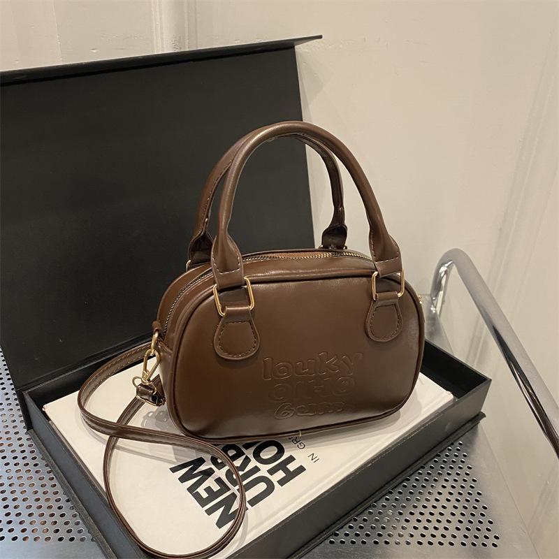 Сумка женская универсальная новая супер популярная с премиальной текстурой в ретро-тренде, модный дизайн с индивидуальностью, сумка-мессенджер
Сумка женская универсальная новая супер популярная с премиальной текстурой в ретро-тренде, модный дизайн с индивидуальностью, сумка-мессенджер