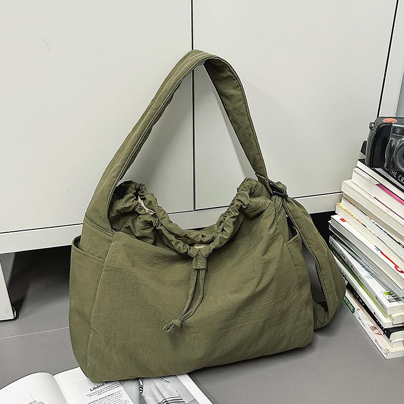 Cloth bag women s canvas bag women s shoulder student literary Korea simple and versatile large-capacity messenger bag зелений
Cloth bag women s canvas bag women s shoulder student literary Korea simple and versatile large-capacity messenger bag зелений