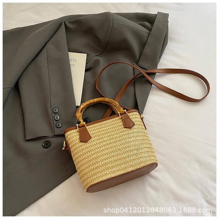 Соломенная сумка женская 2025 новая летняя большая вместимость для путешествий на море и отдыха, портативная на плечо сумка-ведро для поездок на работу
Соломенная сумка женская 2025 новая летняя большая вместимость для путешествий на море и отдыха, портативная на плечо сумка-ведро для поездок на работу