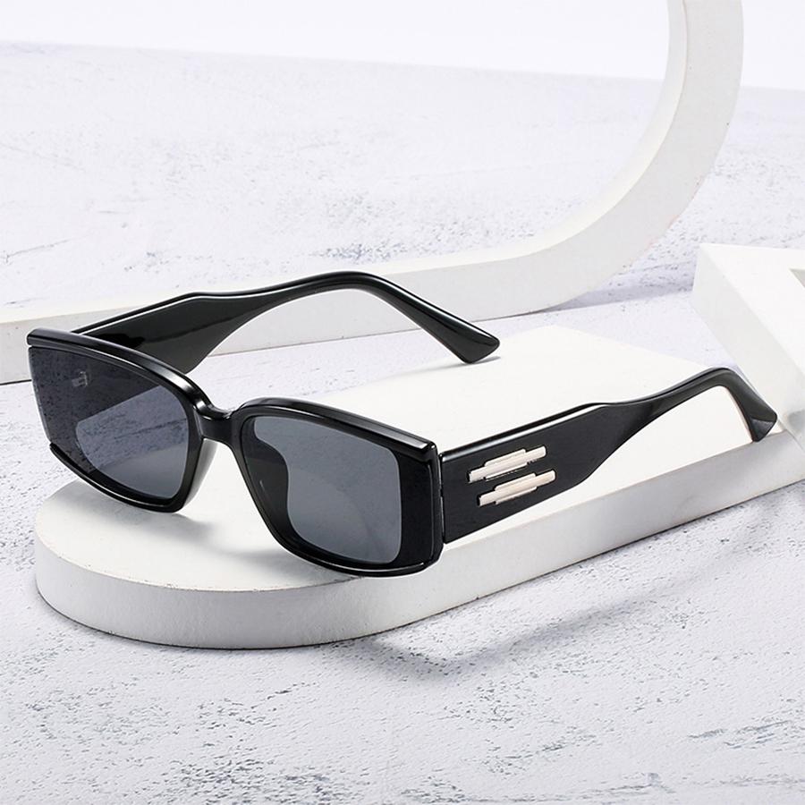 Trendy Square Sunglasses with Metal Decorations Personality Shades Fashionable Sun Protection Eyewear чорний
Trendy Square Sunglasses with Metal Decorations Personality Shades Fashionable Sun Protection Eyewear чорний