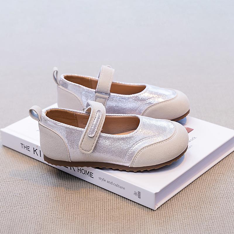 Girls small leather shoes, autumn princess style soft-soled single shoes, suitable for pairing with skirts in summer silver Children s loafers 23-25Take a photo with on серебряный
Girls small leather shoes, autumn princess style soft-soled single shoes, suitable for pairing with skirts in summer silver Children s loafers 23-25Take a photo with on серебряный