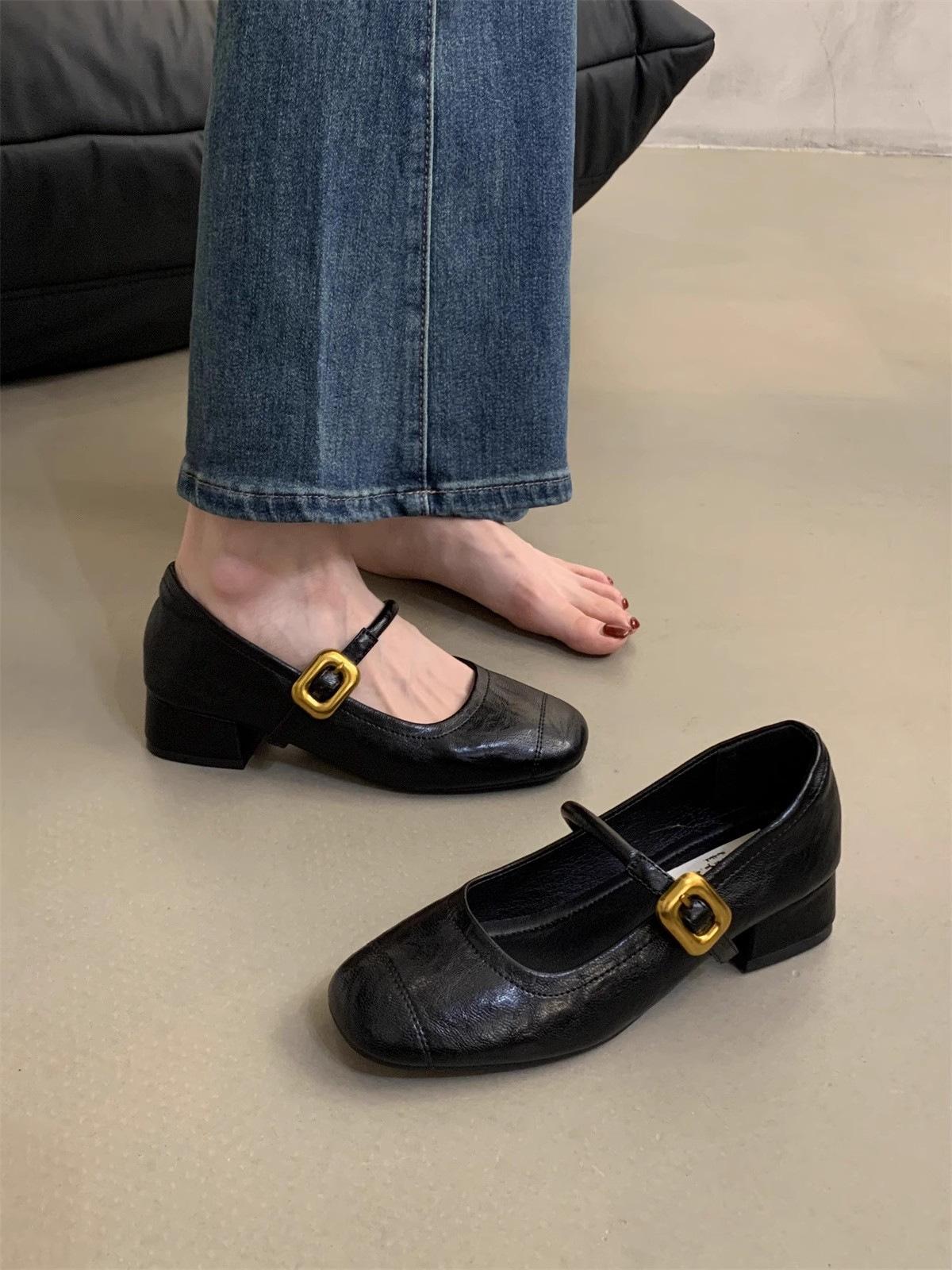 Французский вечерний бриз легкий рот одинарная обувь женская толстый каблук 2025 весна новая корейская версия маленькие кожаные туфли ретро средний каблук туфли Мэри Джейн 39 чёрный
Французский вечерний бриз легкий рот одинарная обувь женская толстый каблук 2025 весна новая корейская версия маленькие кожаные туфли ретро средний каблук туфли Мэри Джейн 39 чёрный
