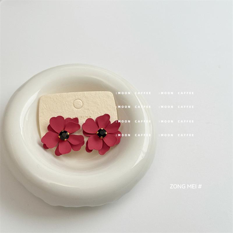 Silver Korean Style Rose Red Floral Stud Earrings - Chic, Sweet, and Elegant High-End Accessories
Silver Korean Style Rose Red Floral Stud Earrings - Chic, Sweet, and Elegant High-End Accessories