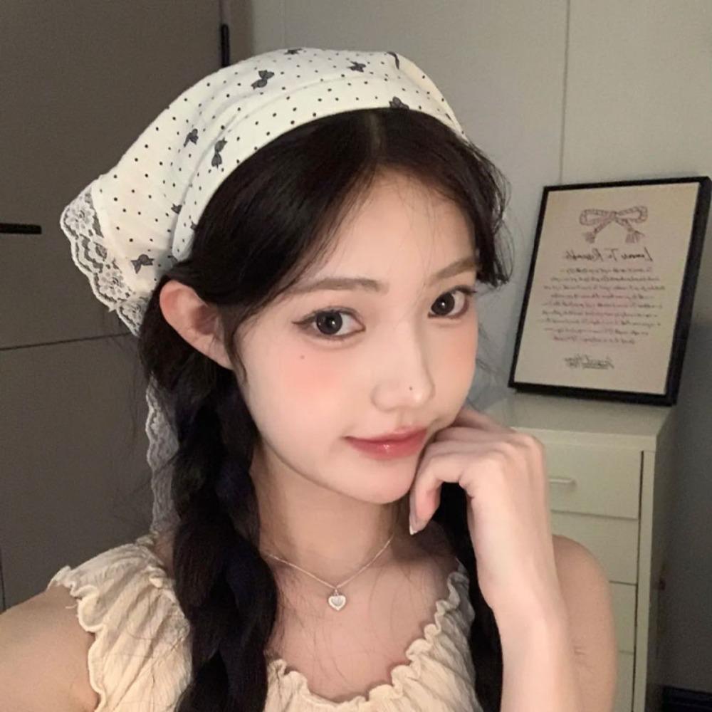 Soft Wrap Floral Cotton Head Scarf Sweet Printing Hair Scarf Lace Triangle Scarf Outdoor Style 7
Soft Wrap Floral Cotton Head Scarf Sweet Printing Hair Scarf Lace Triangle Scarf Outdoor Style 7
