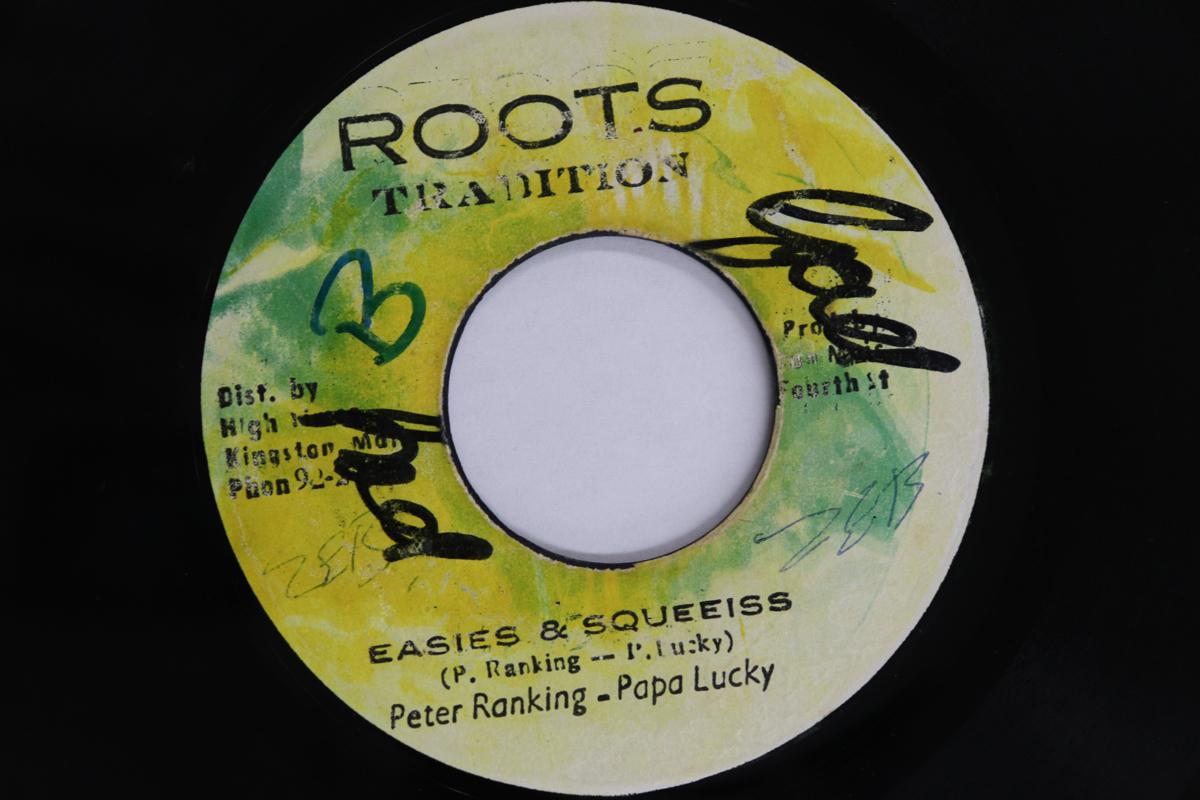 7inch Record PETER RANKING & GENERAL LUCKY - Easies & Squeeiss none Roots Tradition 1980 Jamaica Reggae, Ska & Dub Used
7inch Record PETER RANKING & GENERAL LUCKY - Easies & Squeeiss none Roots Tradition 1980 Jamaica Reggae, Ska & Dub Used
