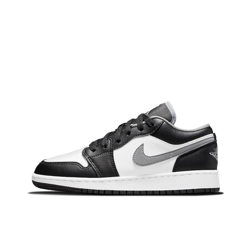 кроссовки Jordan 1 Low Black White Grey (GS) Female 553560-040 
кроссовки Jordan 1 Low Black White Grey (GS) Female 553560-040