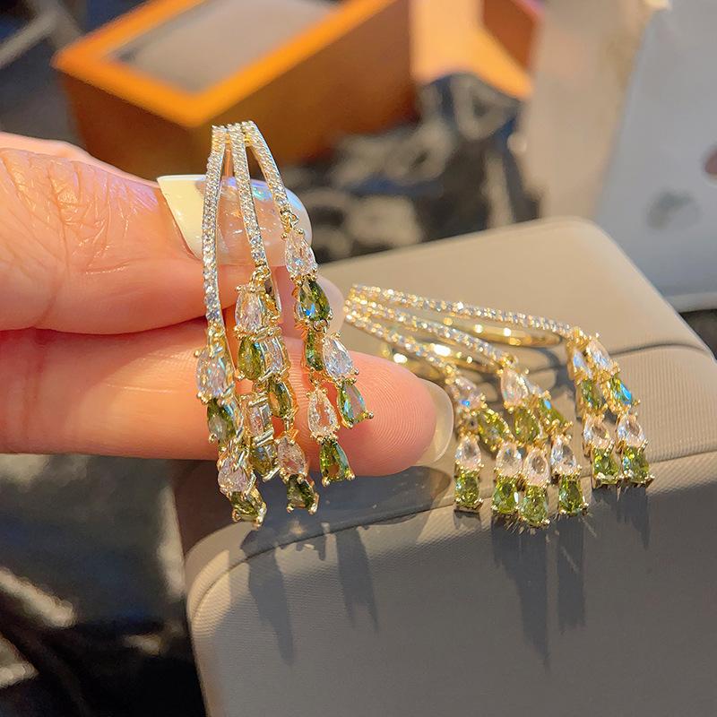 Серьги с постепенным изменением цвета фиолетового циркония, оливково-изумрудные серьги с кисточками уникального дизайна оливковое зеленый
Серьги с постепенным изменением цвета фиолетового циркония, оливково-изумрудные серьги с кисточками уникального дизайна оливковое зеленый