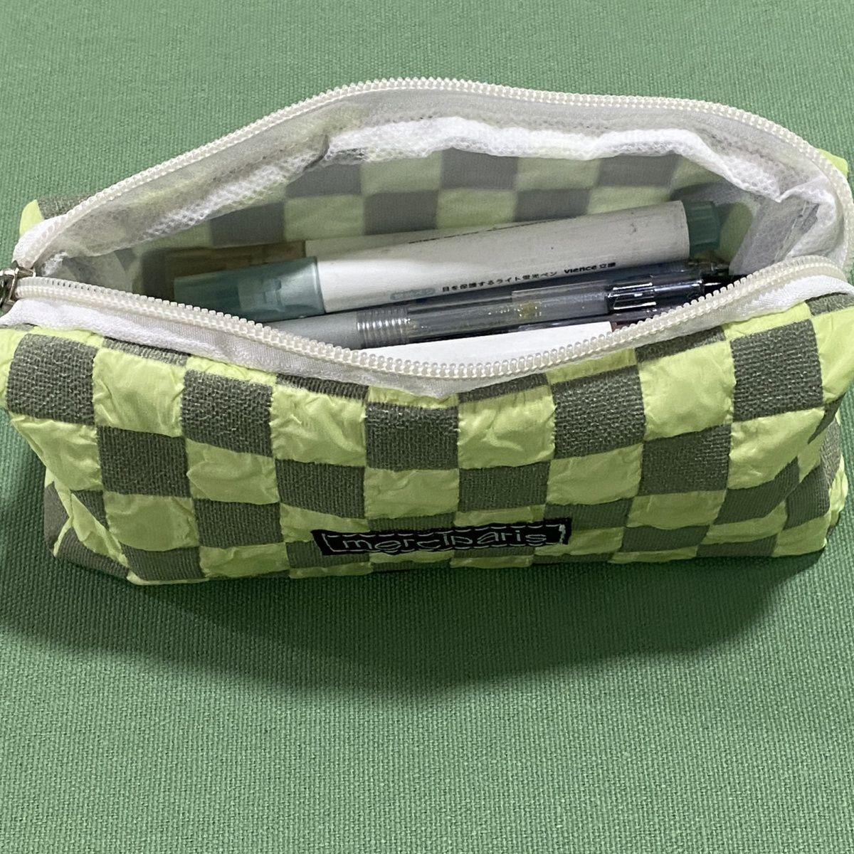 Checkerboard-patterned Pencil Case Ins-style Pencil Box High-value and Large-capacity Niche Product
Checkerboard-patterned Pencil Case Ins-style Pencil Box High-value and Large-capacity Niche Product