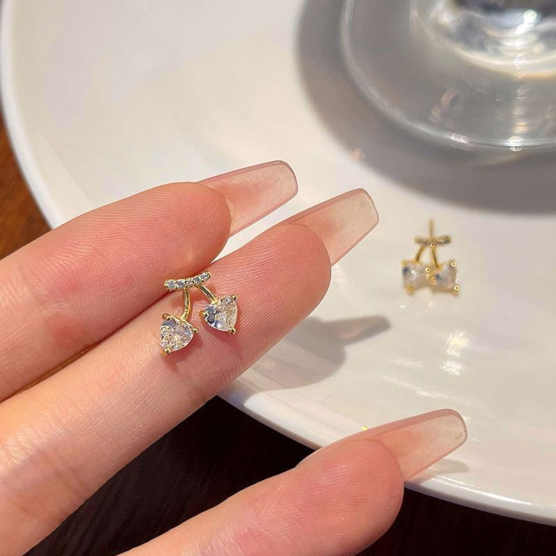 Серьги в виде вишни. Маленькие и нежные серьги в виде фруктов в стиле фэн. Милые студенческие серьги в новогоднем стиле.
Серьги в виде вишни. Маленькие и нежные серьги в виде фруктов в стиле фэн. Милые студенческие серьги в новогоднем стиле.