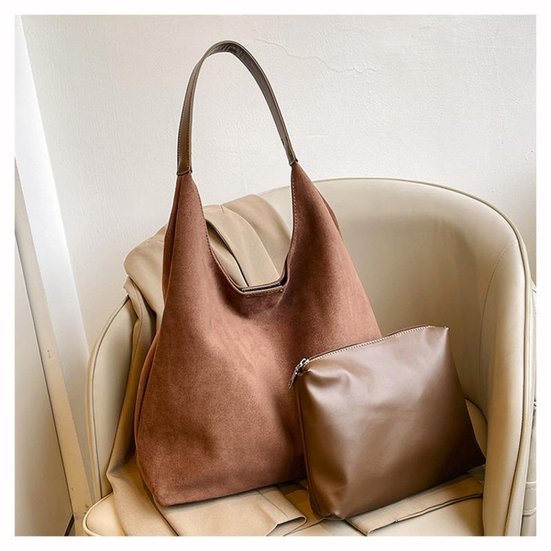Crossbody bag suede bag women s new versatile shoulder bag retro large-capacity commuter tote bag 36*13*31
Crossbody bag suede bag women s new versatile shoulder bag retro large-capacity commuter tote bag 36*13*31
