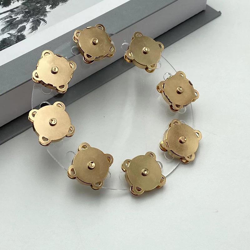 Сумка с застежкой-магнитом «Цветок сливы» - Аксессуар-пуговица ручной работы для DIY
Сумка с застежкой-магнитом «Цветок сливы» - Аксессуар-пуговица ручной работы для DIY