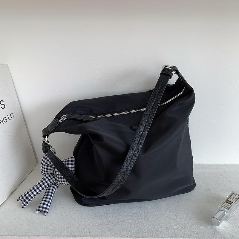 South Korea s Fashionable Simple All-matching Pu Leather Tote Bag High-quality Large Capacity Soft Texture Shoulder чорний
South Korea s Fashionable Simple All-matching Pu Leather Tote Bag High-quality Large Capacity Soft Texture Shoulder чорний
