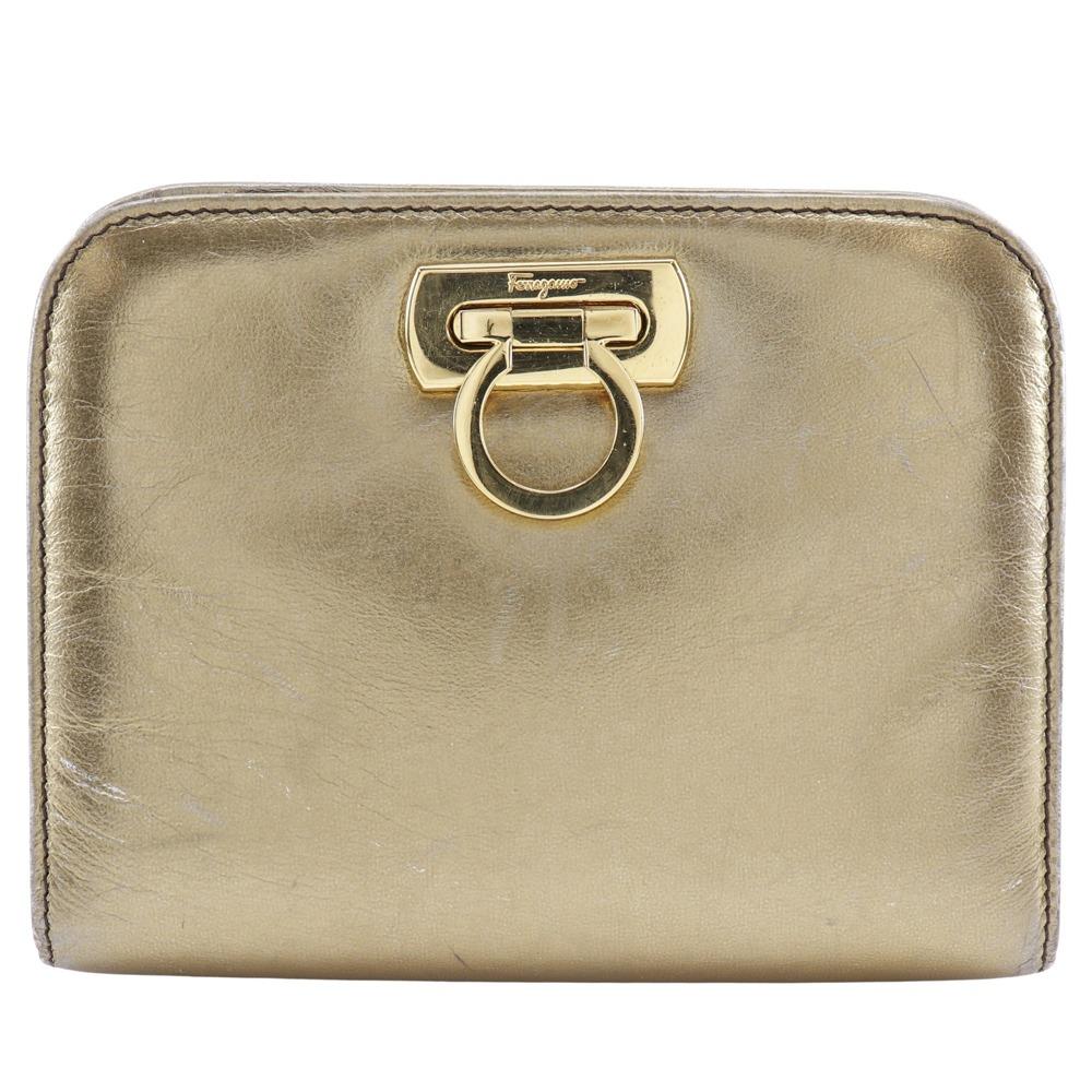 Salvatore Ferragamo ChainShoulder Shoulder Bag AQ214734 Gancini 2-way clutch gold Calfskin Women Used
Salvatore Ferragamo ChainShoulder Shoulder Bag AQ214734 Gancini 2-way clutch gold Calfskin Women Used