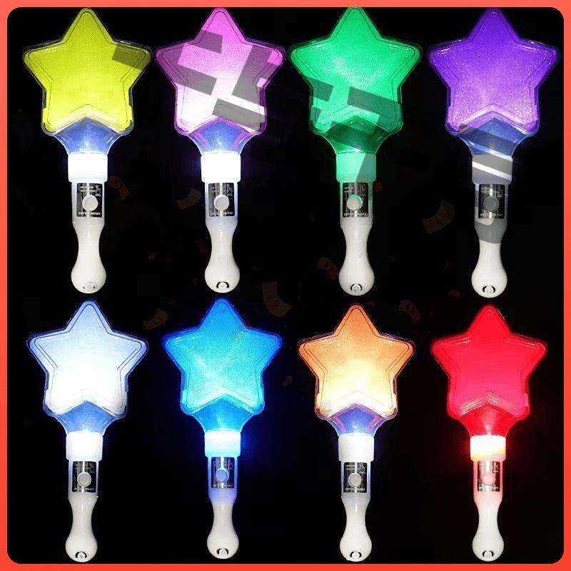 Детский светящийся на концерте реквизит в форме звезды
Детский светящийся на концерте реквизит в форме звезды