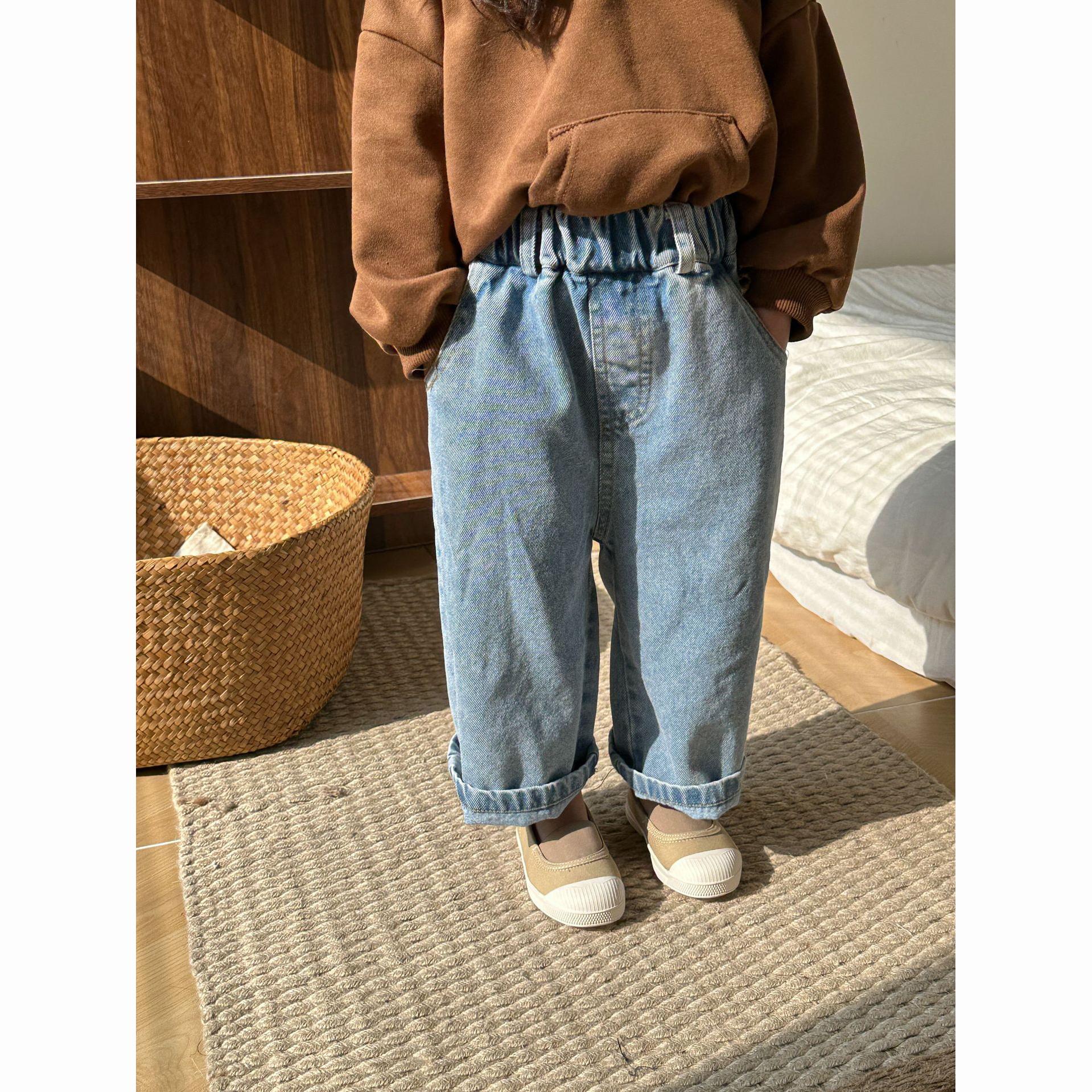 Детские джинсовые брюки весна-осень Широкие брюки для девочек Джинсы для мальчиков Повседневные свободные брюки 120cm синий
Детские джинсовые брюки весна-осень Широкие брюки для девочек Джинсы для мальчиков Повседневные свободные брюки 120cm синий