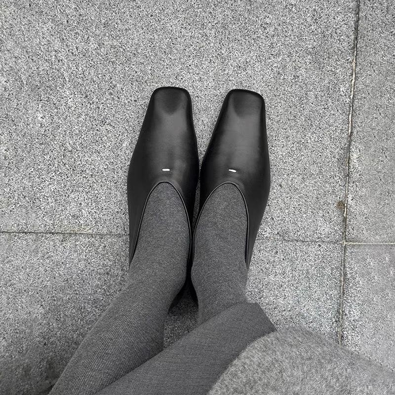 Korean version niche simple leather black super soft grandma single shoes women s flat bottom square head Mary Jane women s shoes 35
Korean version niche simple leather black super soft grandma single shoes women s flat bottom square head Mary Jane women s shoes 35