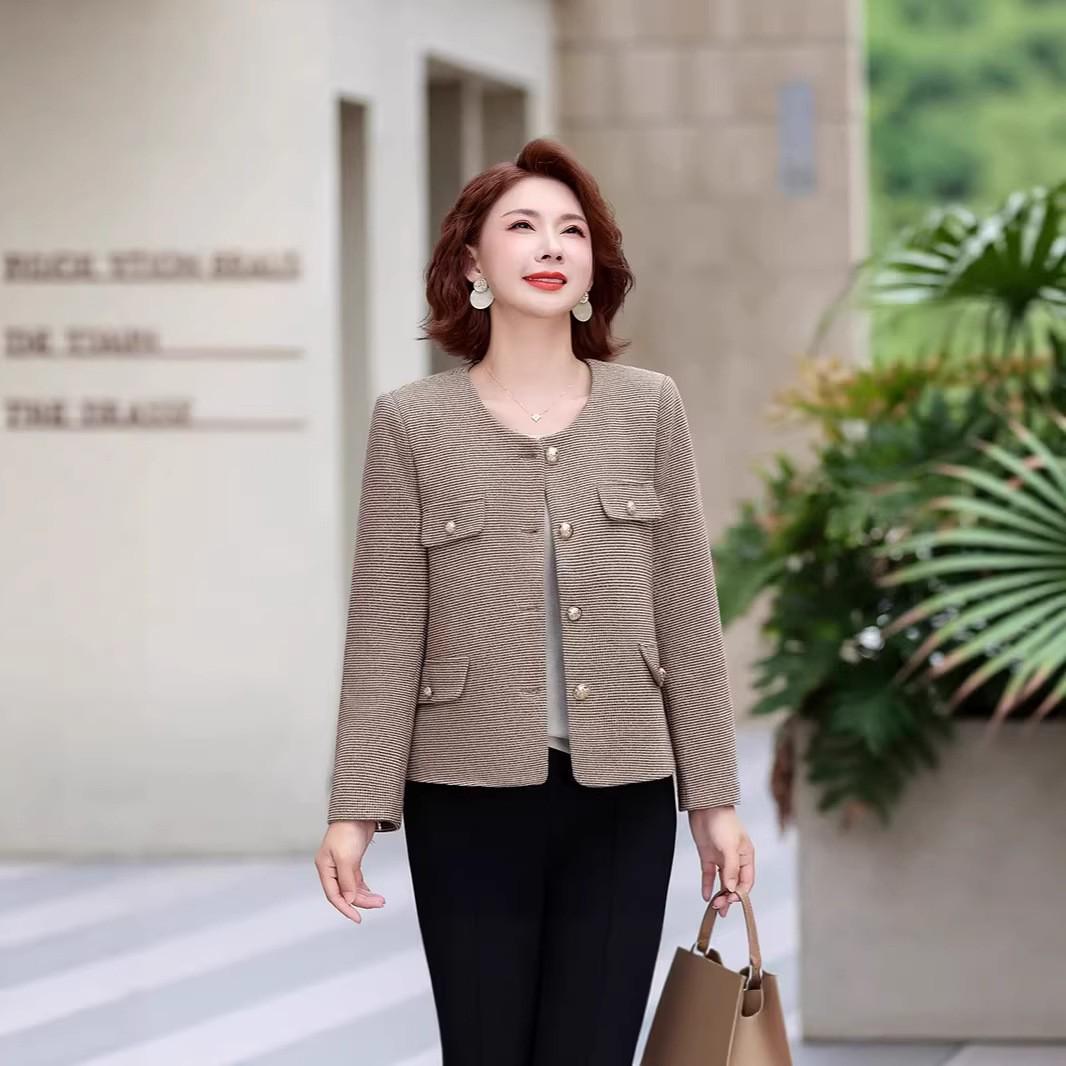 2026 Elegant Plus Size Women s Short Wide-Leg Pants and Chic Jacket for Middle-Aged and Elderly Moms 5XLL (135-150 lbs)
2026 Elegant Plus Size Women s Short Wide-Leg Pants and Chic Jacket for Middle-Aged and Elderly Moms 5XLL (135-150 lbs)