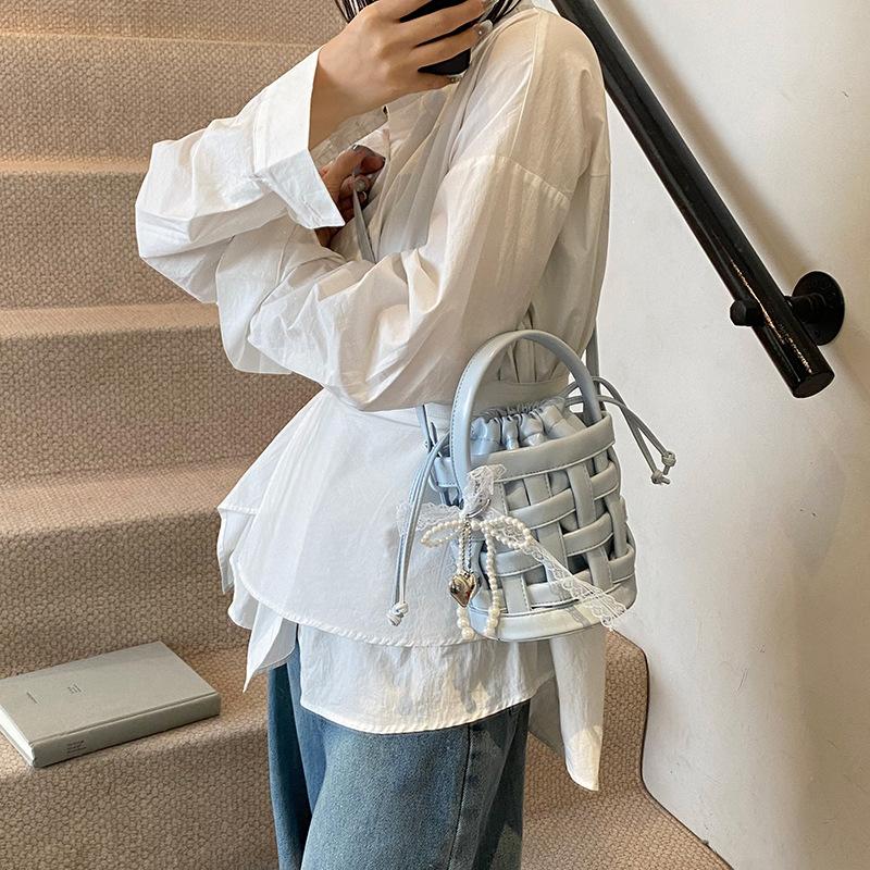 Handbag Women s New Fashion Versatile Messenger Bag Handbag Bucket Bag no pendant синій
Handbag Women s New Fashion Versatile Messenger Bag Handbag Bucket Bag no pendant синій