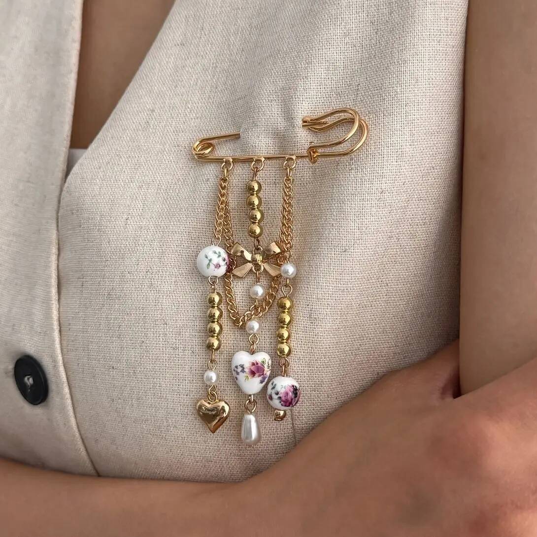 Ingemark Elegant Ceramic Love Heart Beads Bowknot Tassel Brooch for Women Fashion Dress Suit Collar Pins Clip Party Jewelry Gift
Ingemark Elegant Ceramic Love Heart Beads Bowknot Tassel Brooch for Women Fashion Dress Suit Collar Pins Clip Party Jewelry Gift
