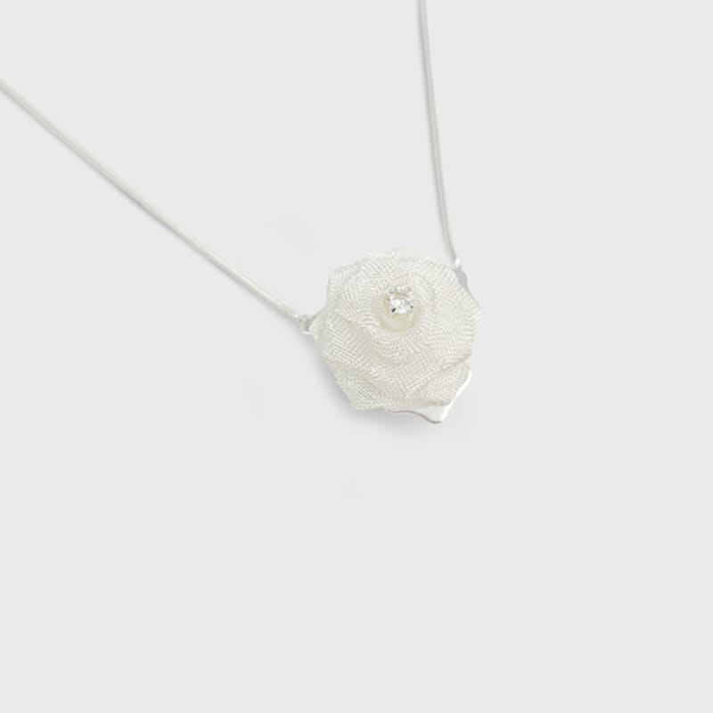 Jean Paul Clarisse Rose Slide Necklace JB-25-003N ivory
Jean Paul Clarisse Rose Slide Necklace JB-25-003N ivory