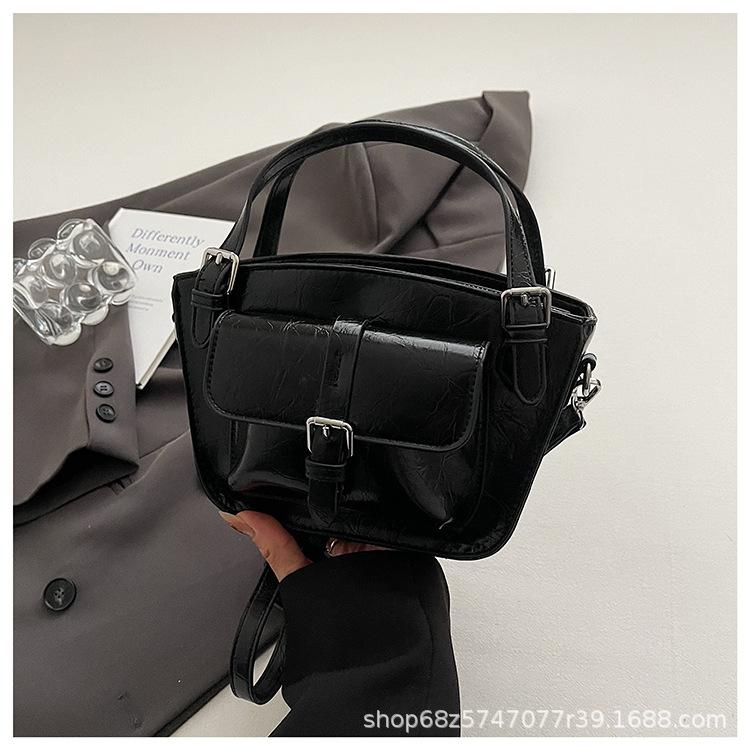 European and American retro commuter women s bags, encore red fashion foreign style handbags, high-end chain crossbody bags чёрный
European and American retro commuter women s bags, encore red fashion foreign style handbags, high-end chain crossbody bags чёрный