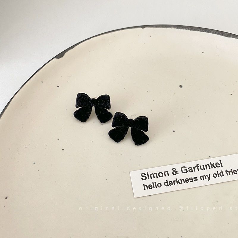 Vintage Black Flocking Earrings Charm Geometric Bowknot Stud Earrings for Women Girls Fashion Unusual Zircon Ear Accessories чёрный
Vintage Black Flocking Earrings Charm Geometric Bowknot Stud Earrings for Women Girls Fashion Unusual Zircon Ear Accessories чёрный