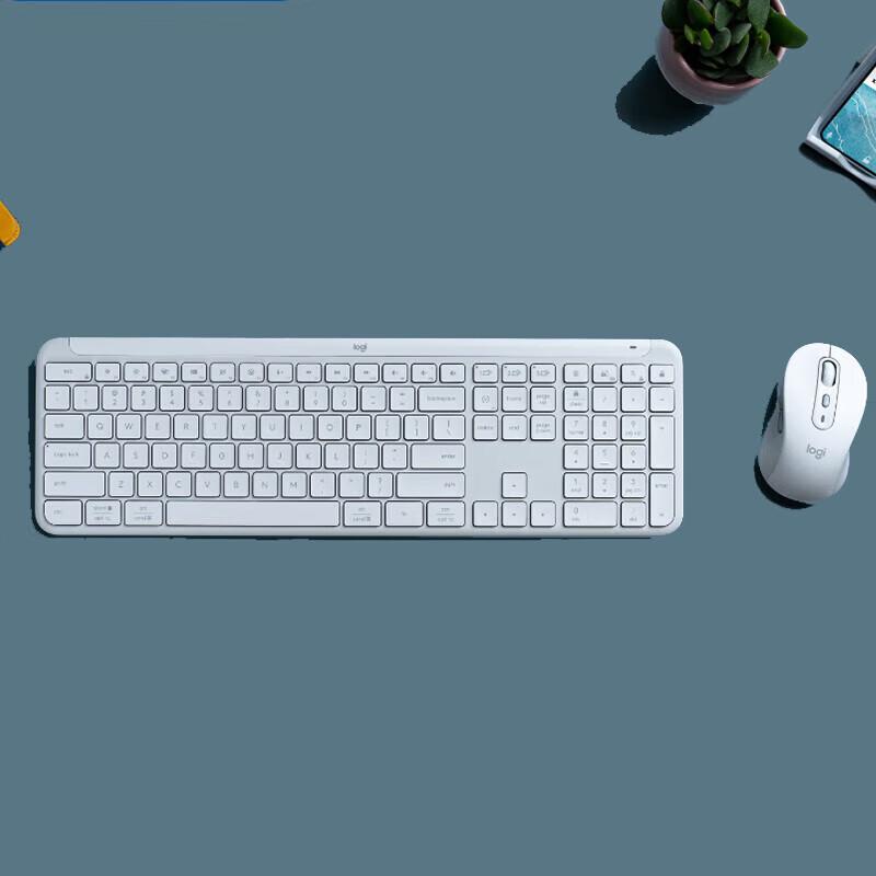 Logitech G MK950 Wireless Bluetooth Keyboard and Mouse Combo
Logitech G MK950 Wireless Bluetooth Keyboard and Mouse Combo