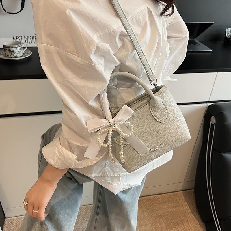 Niche design portable bucket bag women s 2025 new spring and summer bag shoulder messenger bag tide
Niche design portable bucket bag women s 2025 new spring and summer bag shoulder messenger bag tide