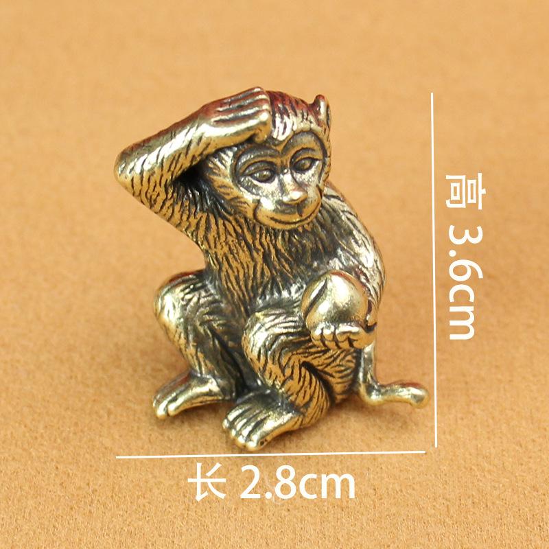 Маленькая латунная фигурка обезьянки, держащей персик, обезьяна по знаку зодиака, милая обезьянка из чистой меди, металлические поделки
Маленькая латунная фигурка обезьянки, держащей персик, обезьяна по знаку зодиака, милая обезьянка из чистой меди, металлические поделки
