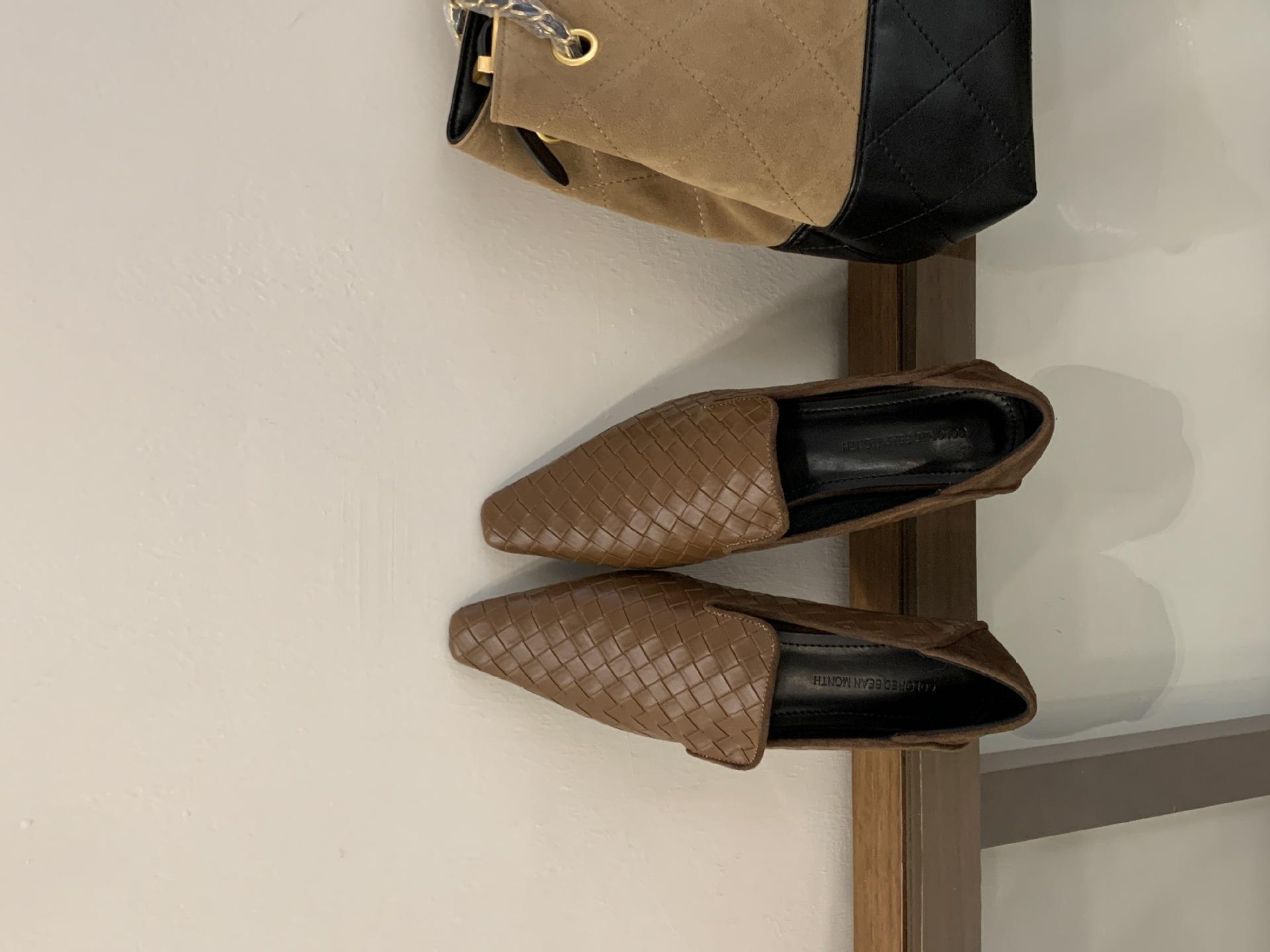 2025 French new square head not tired feet commuter high heels low heel woven light mouth one pedal single shoes women 39 коричневий
2025 French new square head not tired feet commuter high heels low heel woven light mouth one pedal single shoes women 39 коричневий