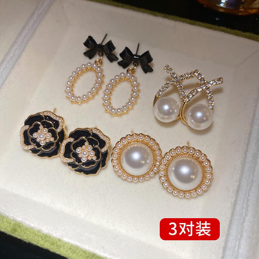 Silver Needle Pearl Diamond Flower Earrings Six-piece Set French Retro Simple Temperament Earrings Light Luxury Premium Earrings
Silver Needle Pearl Diamond Flower Earrings Six-piece Set French Retro Simple Temperament Earrings Light Luxury Premium Earrings