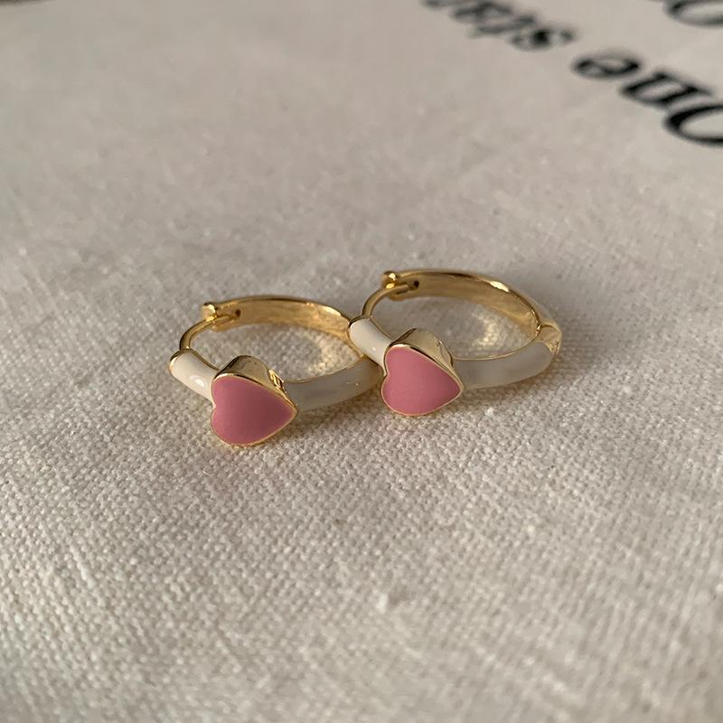 Real gold electroplating simple retro oil dripping Doudou ear buckle Dongmen temperament earrings high-end earrings women
Real gold electroplating simple retro oil dripping Doudou ear buckle Dongmen temperament earrings high-end earrings women
