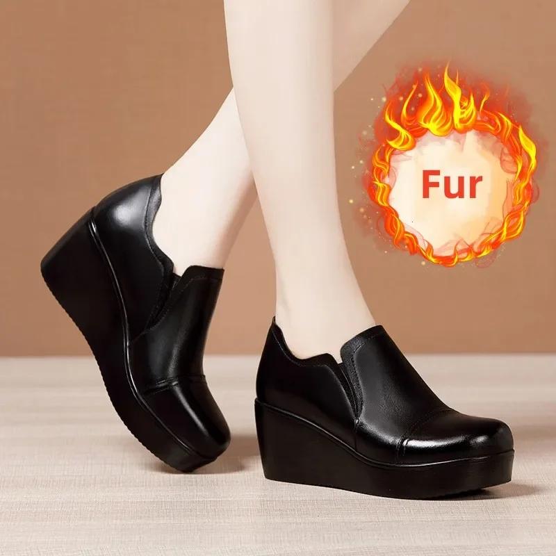 Маленький размер 32-43 Элегантные туфли из мягкой кожи с глубоким вырезом Женские туфли на платформе 2025 Зима Средний каблук Танкетки Ботильоны с мехом 43
Маленький размер 32-43 Элегантные туфли из мягкой кожи с глубоким вырезом Женские туфли на платформе 2025 Зима Средний каблук Танкетки Ботильоны с мехом 43